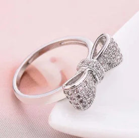 Elegant White Bowknot Crystal Ring